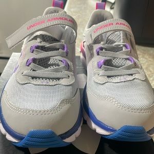 Girls Under Armor Shoes 2Y